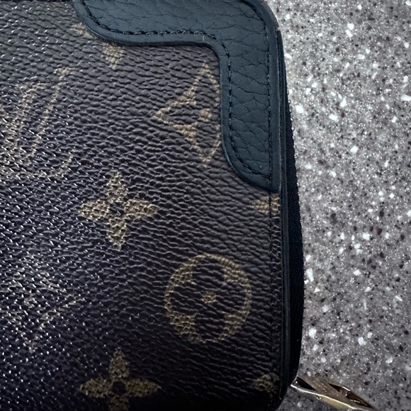 Louis Vuitton wallet - Picture 8 of 13